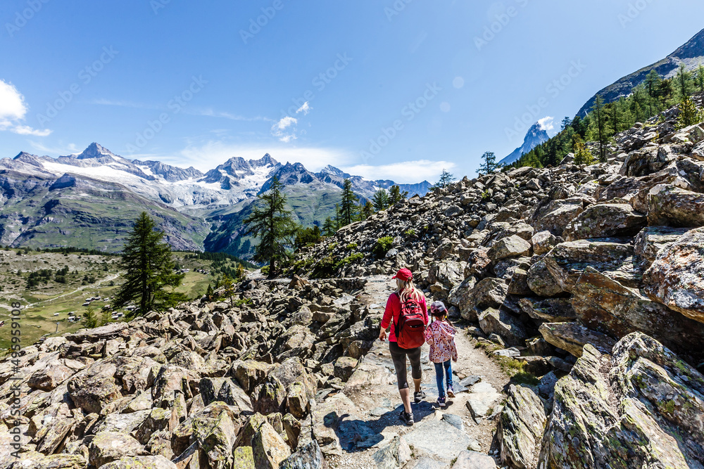 Φωτογραφία Amazing view of touristic trail near the Matterhorn in the Swiss Alps