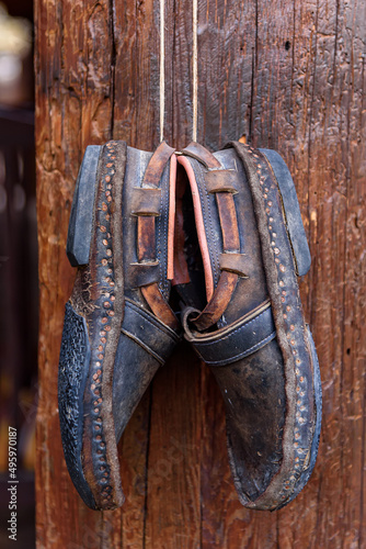 Foto Old Serbian peasant shoe. Ancient leather shoe