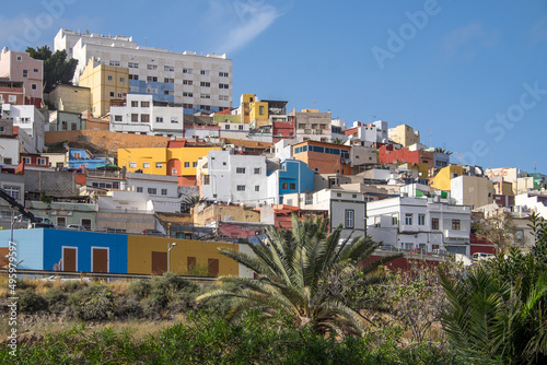 Casas de colores en el barrio de San Nicolas en la ciudad de Las Palmas de Gran Canaria © s-aznar