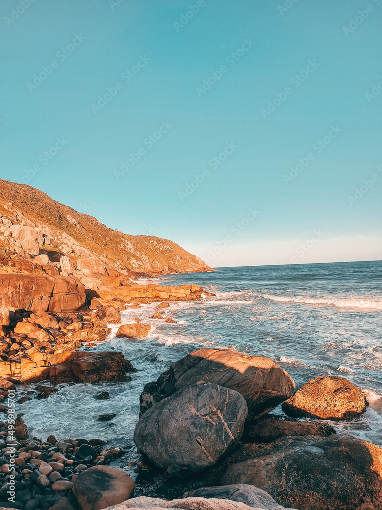 Naklejka premium rocks and sea