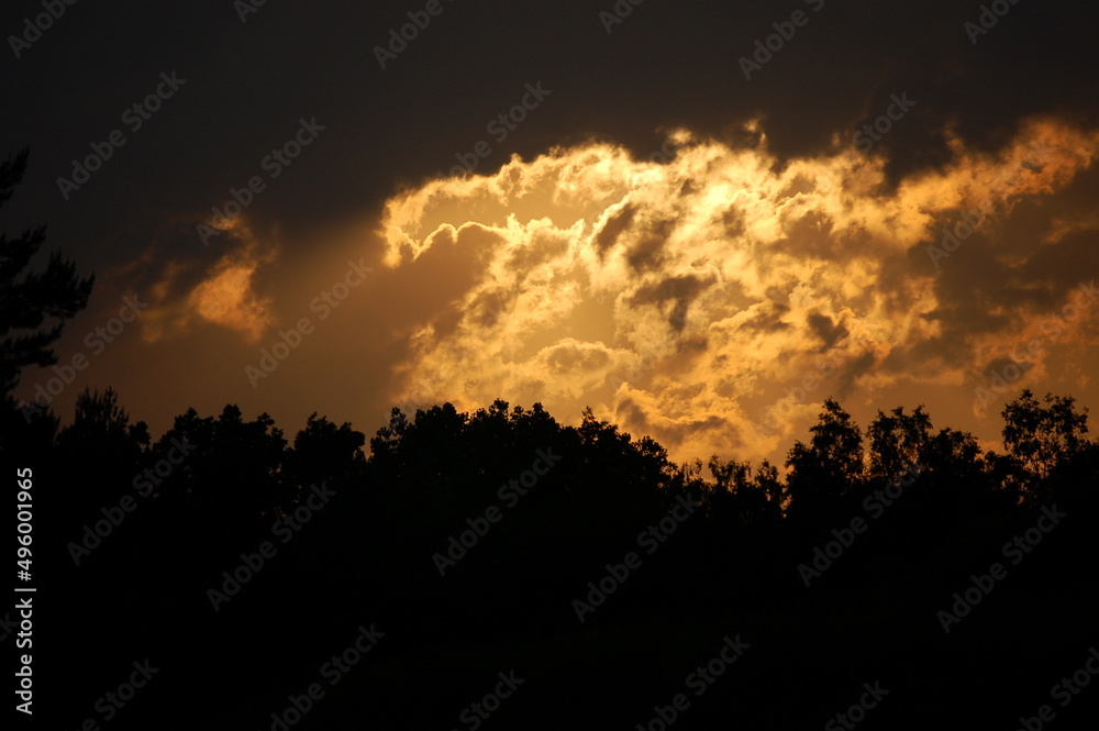 Chmury o zachodzie słońca - obrazy, fototapety, plakaty 