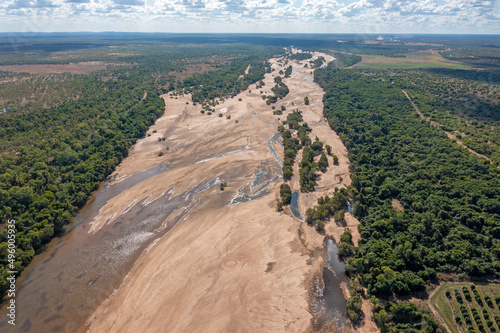 Fototapeta The dry Gilbert river in far north Queensland, Australia.