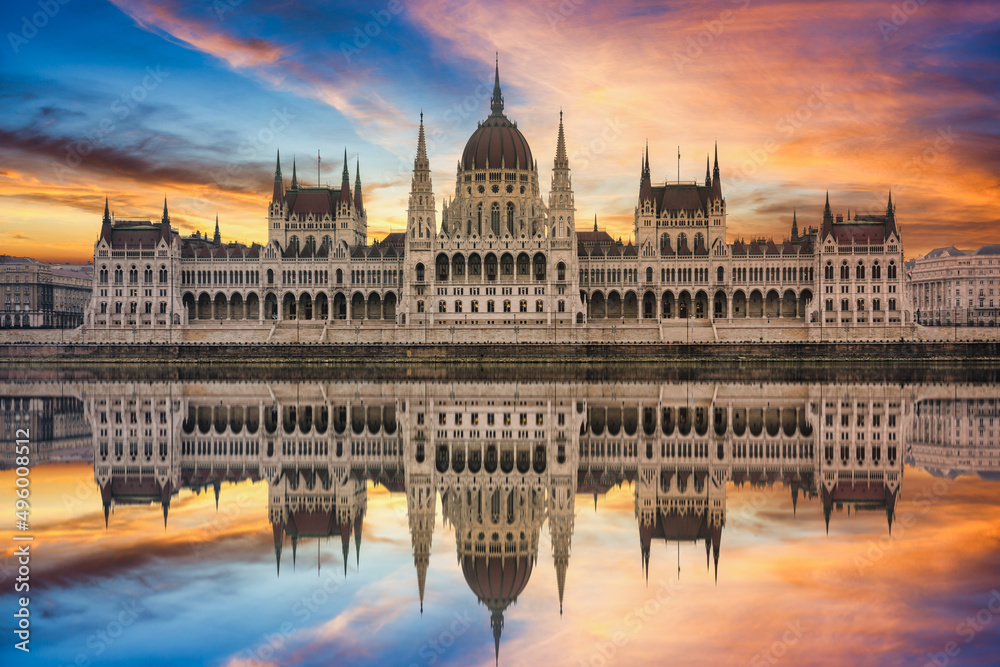 Naklejka premium Hungarian parliament at sunrise in Budapest
