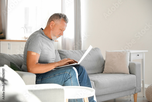 Mature man with applied nic...
