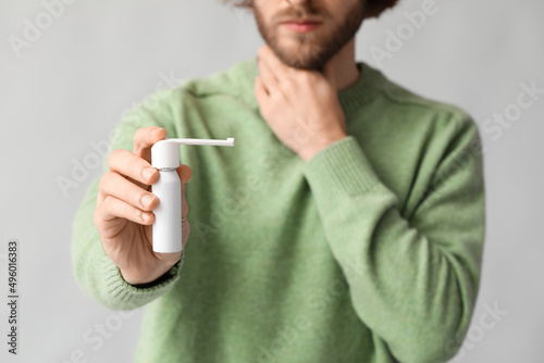 Ill man with inhaler on gre...