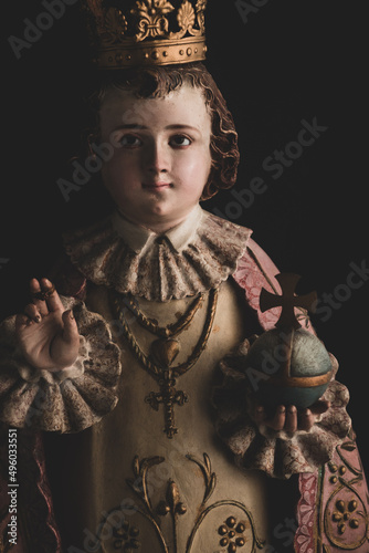 Photography statue of the Child Jesus holding a globus cruciger of Spanish origin