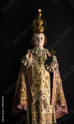 statue of the Child Jesus holding a globus cruciger of Spanish origin