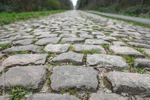France Nord Trouée d'Arenberg Wallers pavé drève itineraire route Paris Roubaix cyclisme velo sport course patrimoine historique 
