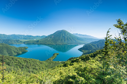 男体山と中禅寺湖全景 © kiyo