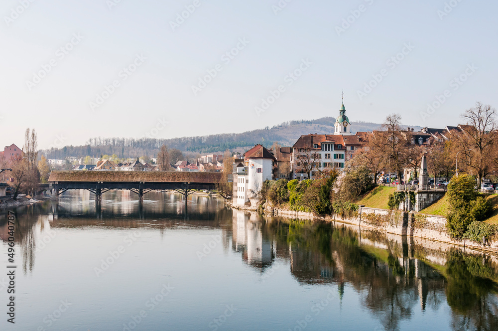 Olten, Stadt, Stadtturm, Aare, Fluss, Alte Brücke, Holzbrücke, Altstadt, historische Häuser, Bahnhof, Frühling, Frühlingsblüte, Frühlingssonne, Solothurn, Schweiz