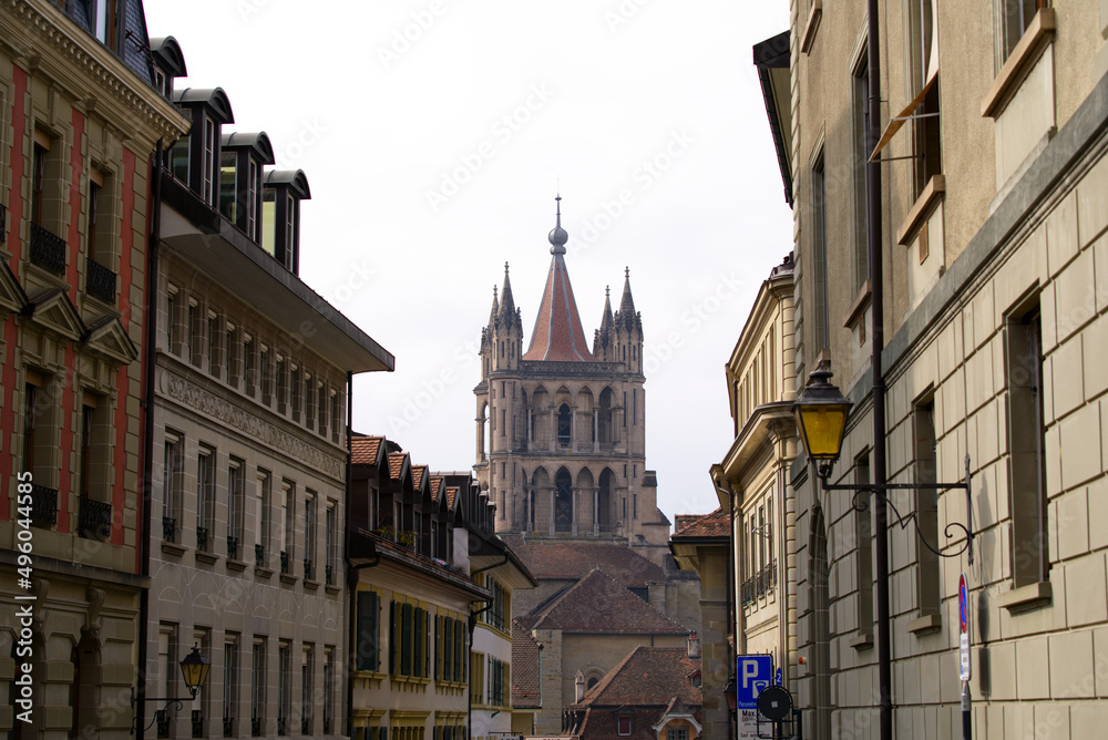 Obraz premium Medieval Cathedral Notre Dame at the old town of Lausanne on a blue and gray cloudy spring day. Photo taken March 18th, 2022, Lausanne, Switzerland.