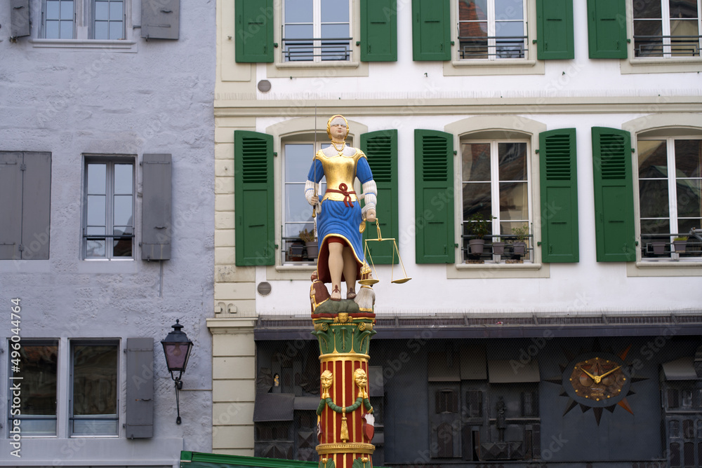 Φωτογραφία Fountain of justice built 1585 at Square named Place da la Palud at the old town of Lausanne on a cloudy spring day