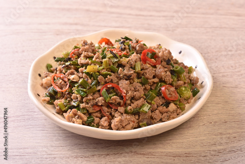Sauteed minced pork with chive flowers in salted black bean is a popular Taiwanese dish, also known as fly's head
