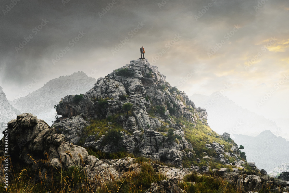 Fototapeta premium Wanderer auf einem Berggipfel
