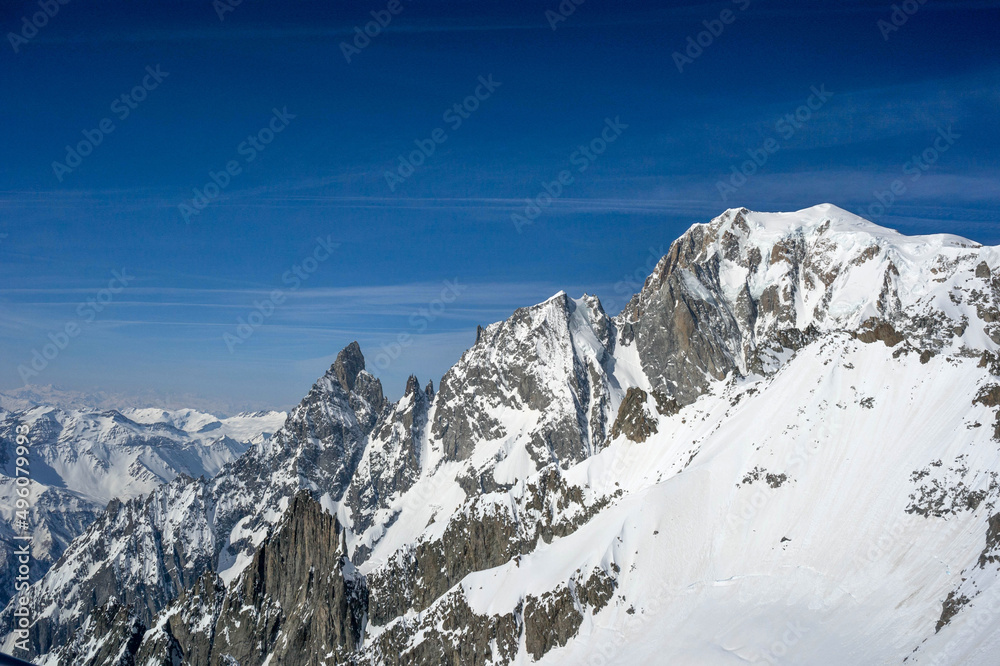 Obraz premium view of mont blanc summit from helbronner peak