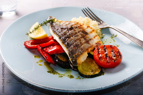 Sea ​​bream fillet with vegetables