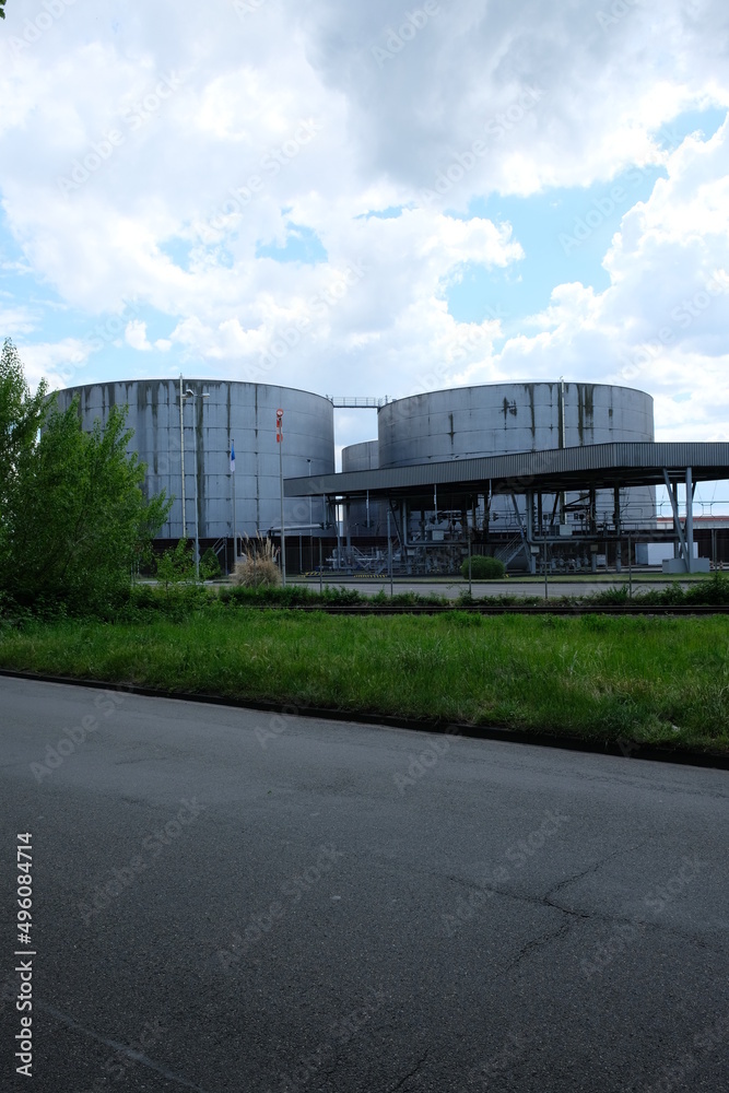 FU 2021-05-13 Rheinhafen 306 Blick auf ein Industriegebäude