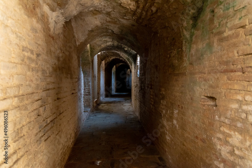 Pasadizo en antigua ciudad romana