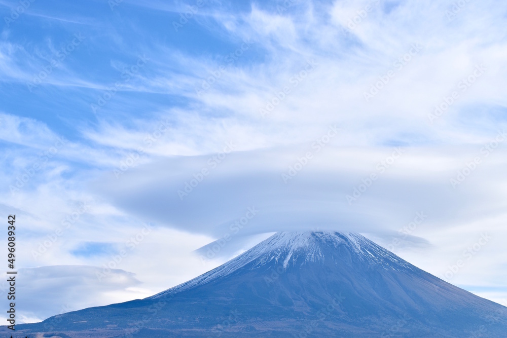 笠雲をかぶった富士山