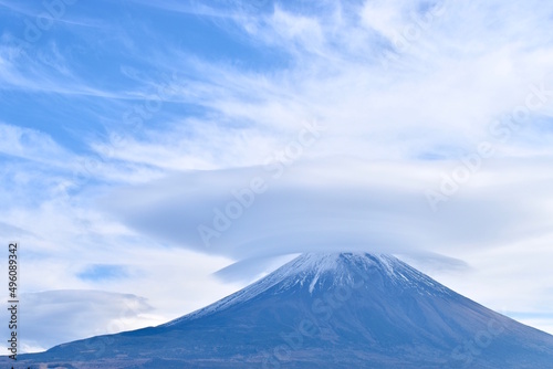 笠雲をかぶった富士山