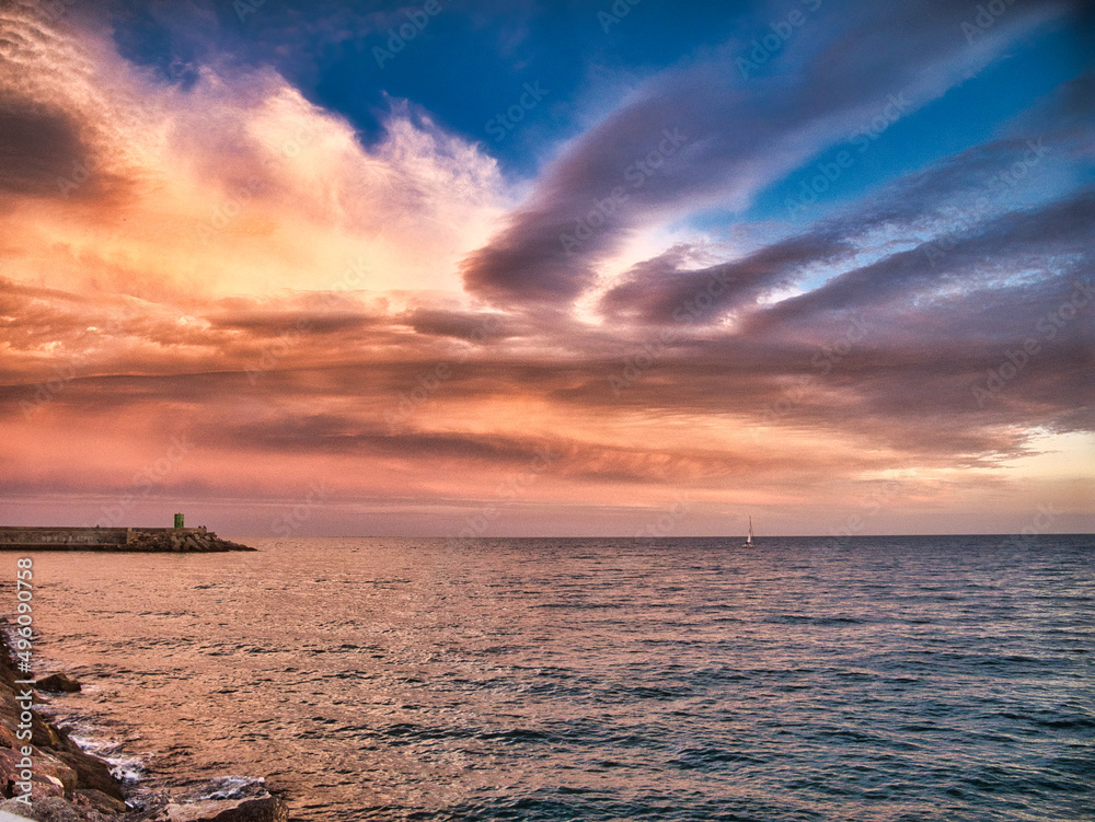 Naklejka premium Bi-colour sunset