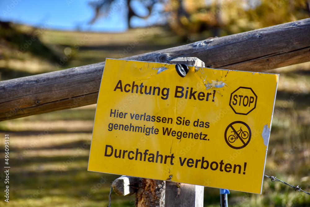 Radfahren verboten, Wanderweg, Verkehrszeichen, Schild, Tafel, Zeichen