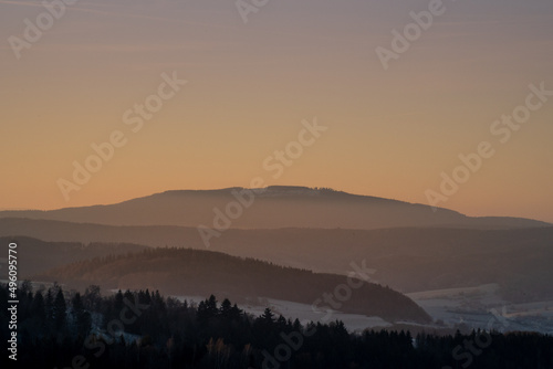 Blick auf den Dolmar vom Haderholzstein in Thüringen © formplus