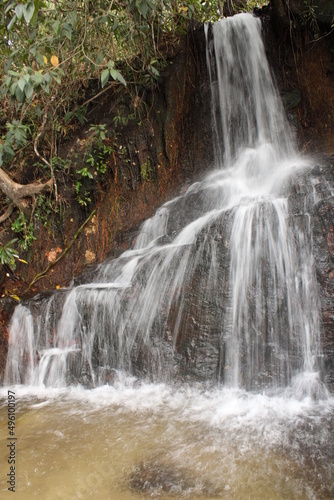 Fototapeta Naklejka Na Ścianę i Meble -  Cachoeira na Chapada dos Veadeiros./Waterfall in Chapada dos Veadeiros.