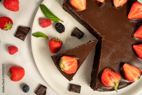 Obraz na płótnie sliced fresh fruit cake sugar sweet chocolate garnish mint w salonie