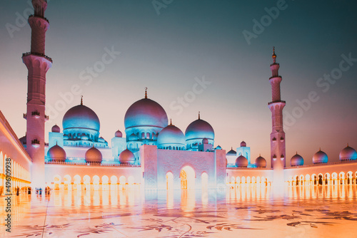 sheikh zayed grand mosque at dusk, Abu Dhabi, UAE