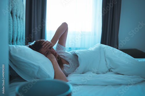 Tableau sur toile Photo Young Contemplated Woman Lying On BedPhoto Young Contemplated Woman Lying On Bed