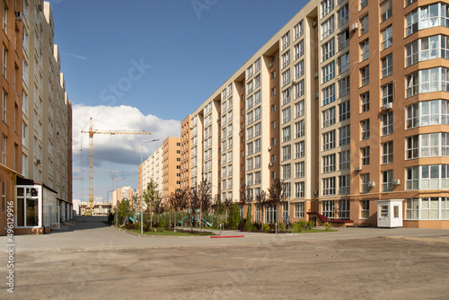 Fototapeta Naklejka Na Ścianę i Meble -  Residential multi-storey residential complex with park yard in the middle