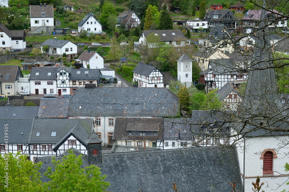 FU 2021-05-24 Ausflug 28 Weitläufiger Blick über eine Ortschaft