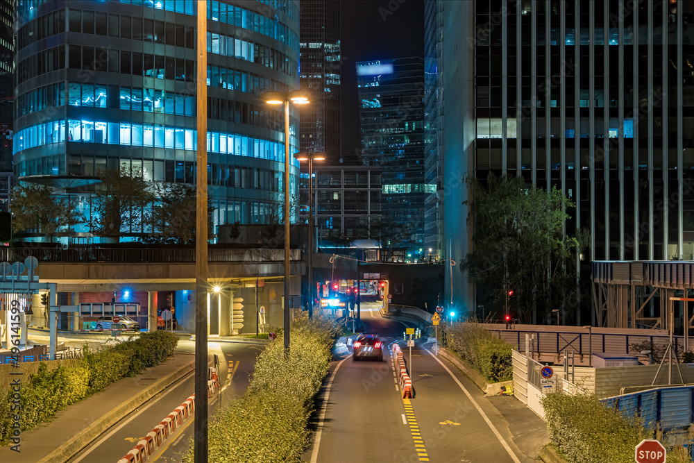 Obraz premium Underground Traffic at Night at La Defense Business District