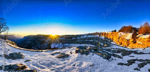 Lever de soleil au Creux du Van