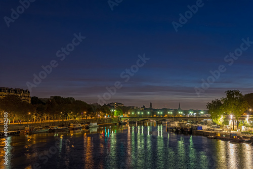 Night Scenery Near Eiffel Tower in Paris © Loic Timelapse