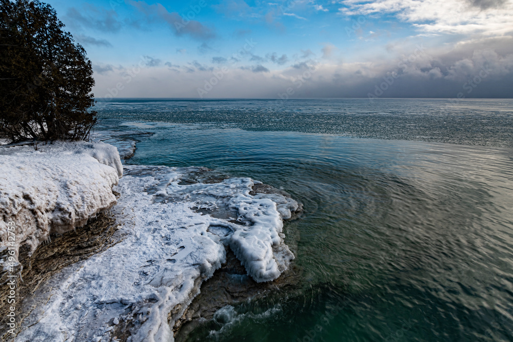 Fototapeta premium 665-63 Cave Point Winter Morning