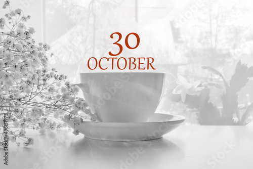 Foto calendar date on light background with porcelain white tea pair and white gypsophila with copy space