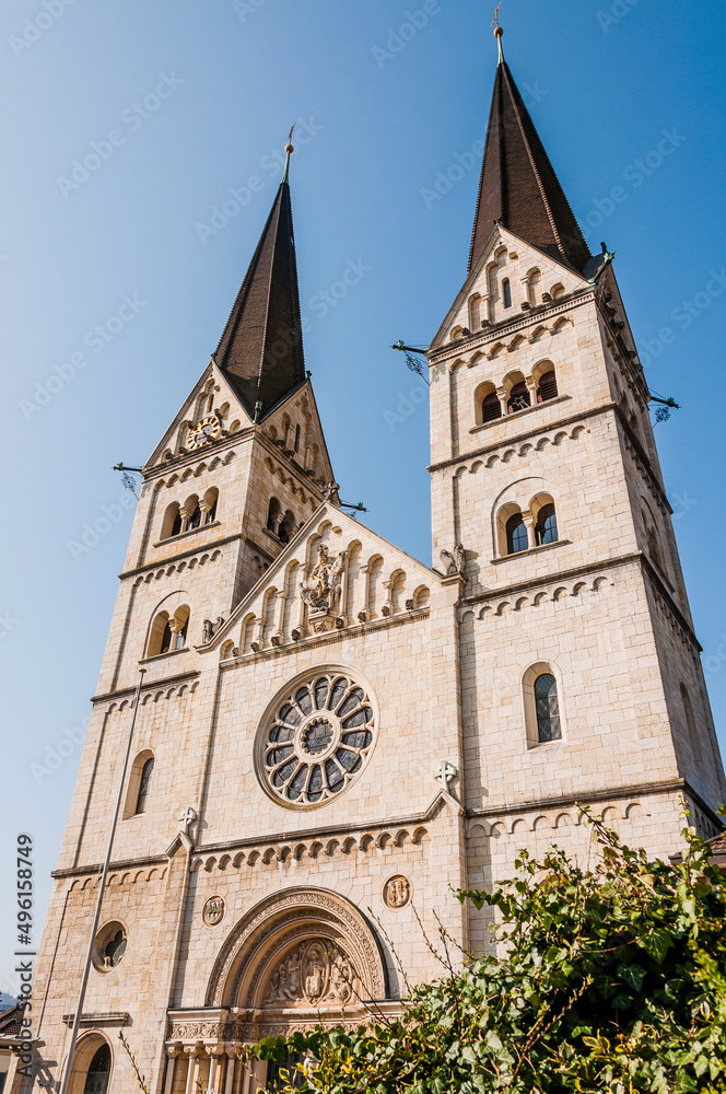 Olten, Stadt, St. Martin, Kirche, Altstadt, historische Häuser, Bahnhof, Frühling, Frühlingssonne, Solothurn, Schweiz