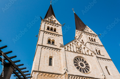 Olten, Stadt, St. Martin, Kirche, Altstadt, historische Häuser, Bahnhof, Frühling, Frühlingssonne, Solothurn, Schweiz