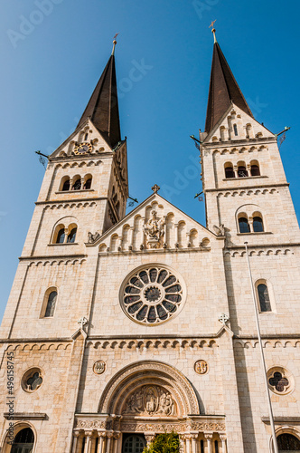 Olten, Stadt, St. Martin, Kirche, Altstadt, historische Häuser, Bahnhof, Frühling, Frühlingssonne, Solothurn, Schweiz