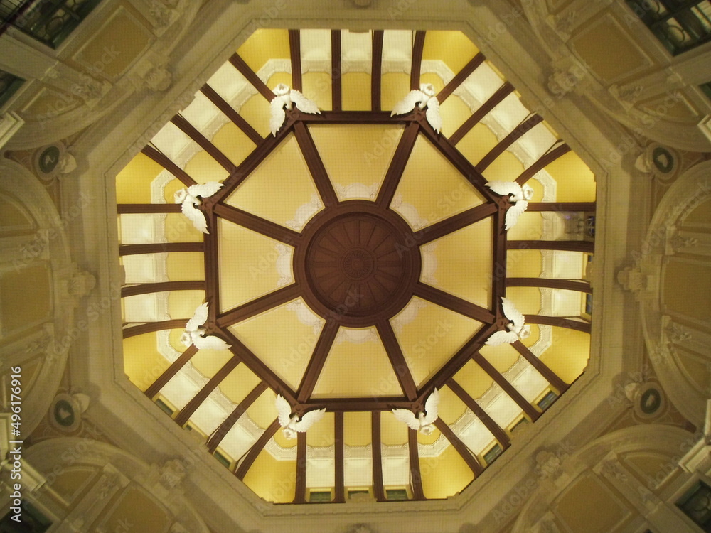 東京駅丸の内口側の八角形の天井