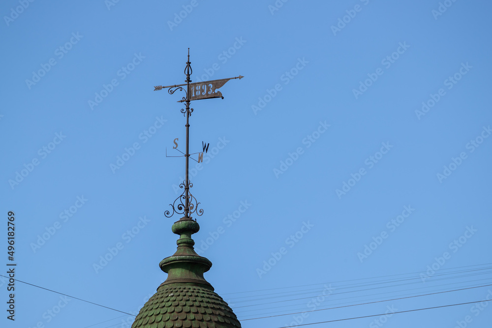 Obraz premium Ancient wind direction indicator on the tower