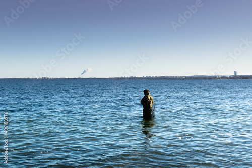 Samotny rybak i morze.