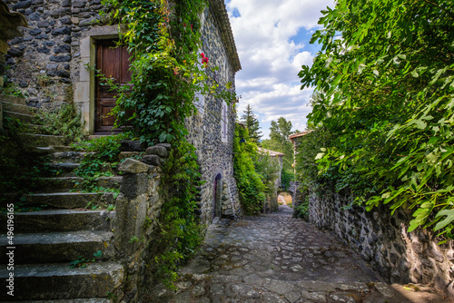 Fototapeta Naklejka Na Ścianę i Meble -  France, Ardèche (07), Alba-la-Romaine labellisé village de caractère. 