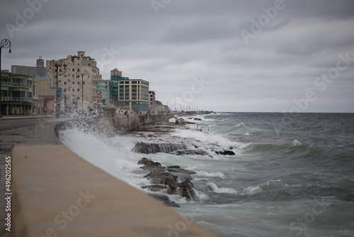 Kuba Havanna Altstadt Malecon Rundgang Wellen Unwetter photo