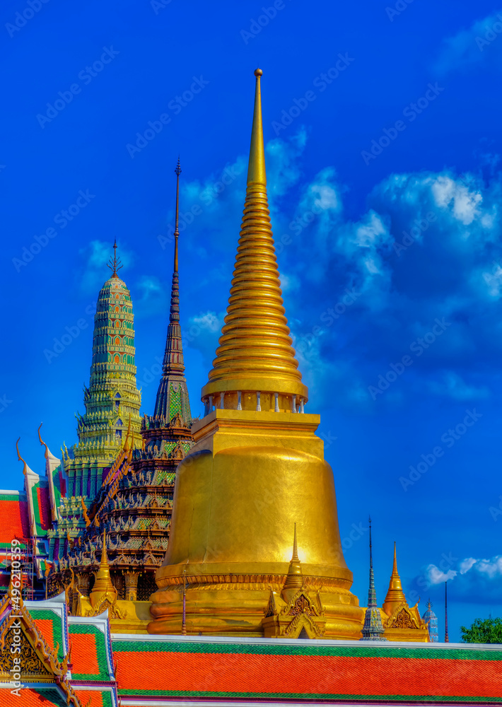 Fototapeta premium Traditional Buddhist temple structure in Bangkok, Thailand.