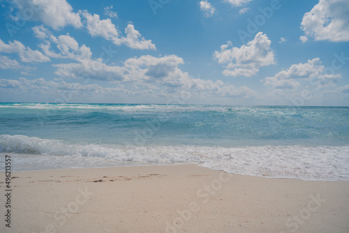 Fototapeta Naklejka Na Ścianę i Meble -  beach and blue sky beautiful clouds vacation relax miami 