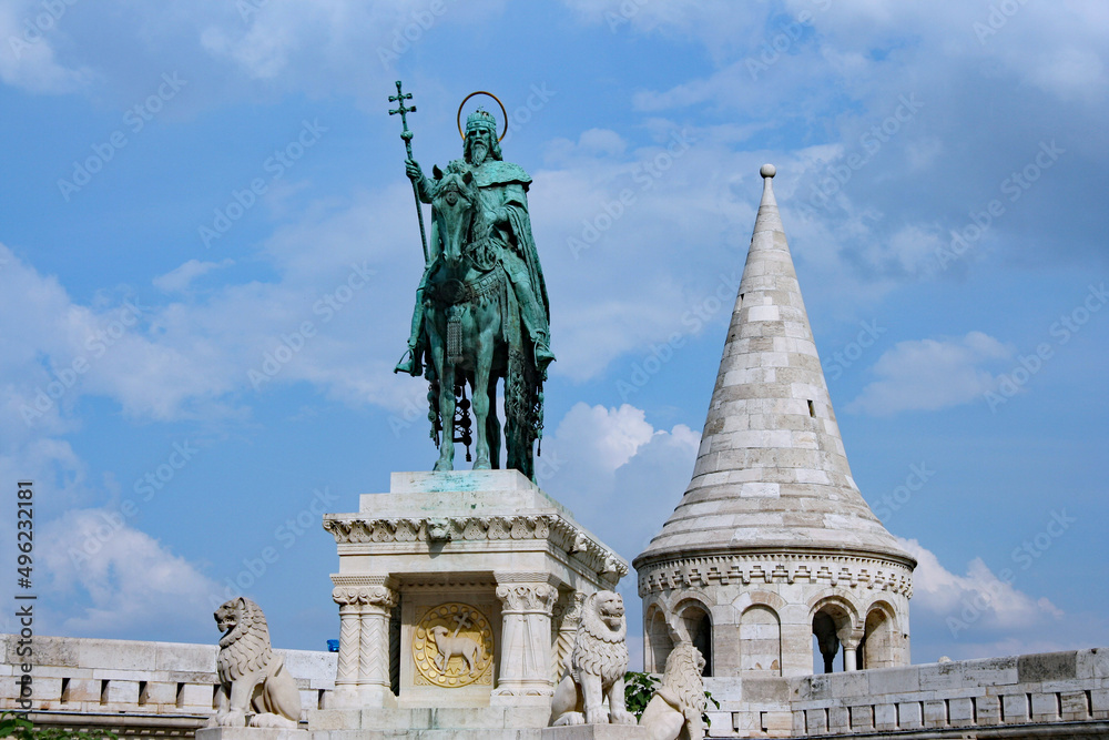 Obraz premium Statue of Saint King Stephen, Hungarian national hero, by the Fishermen's Bastion on Castle Hill