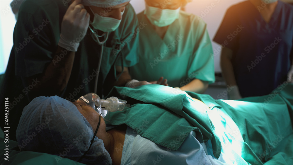 A surgeon diagnosing a senior woman's heart problem before performing a surgical procedure. Concept hospital care A surgeon diagnosing a senior woman's heart problem before performing a surgical procedure. Concept hospital care